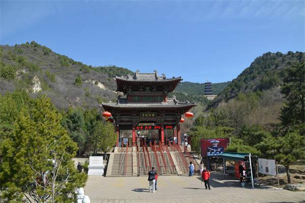 爱新觉罗·溥杰临洮县卧龙寺匾额_太和殿匾额复制_双林寺匾额